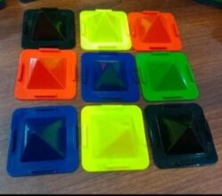Pyramid mobile holder universal